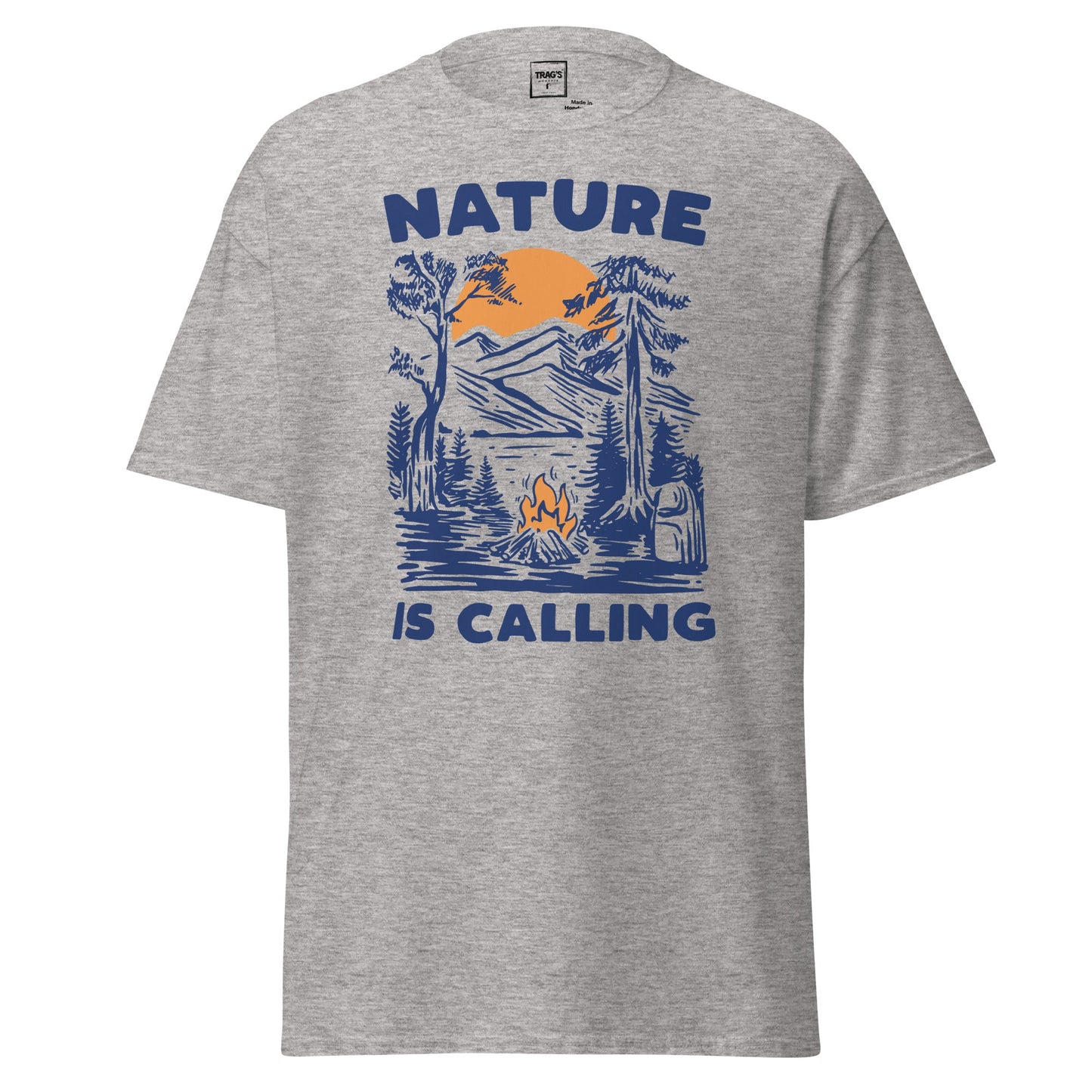 Outdoor T-Shirt „Nature is Calling“ – Classic Standard, Lagerfeuer & Berge
