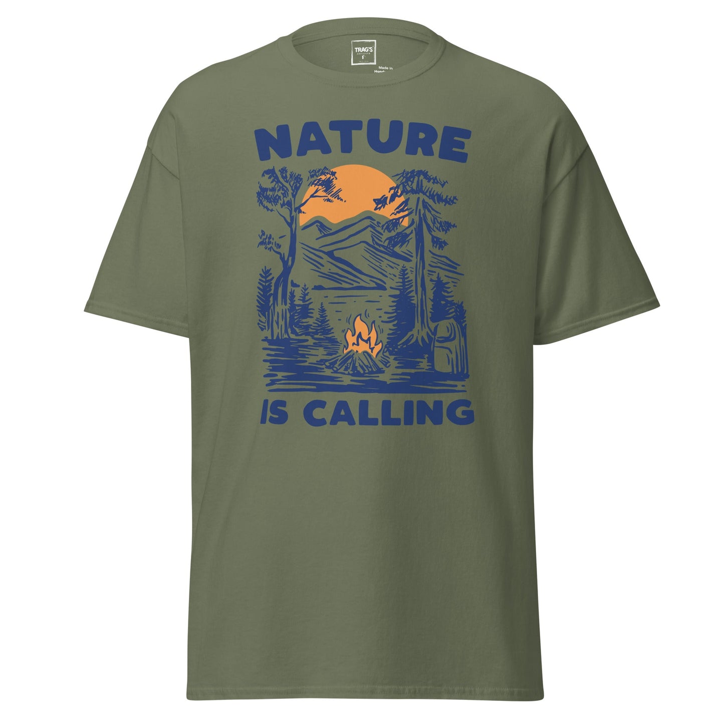 Outdoor T-Shirt „Nature is Calling“ – Classic Standard, Lagerfeuer & Berge
