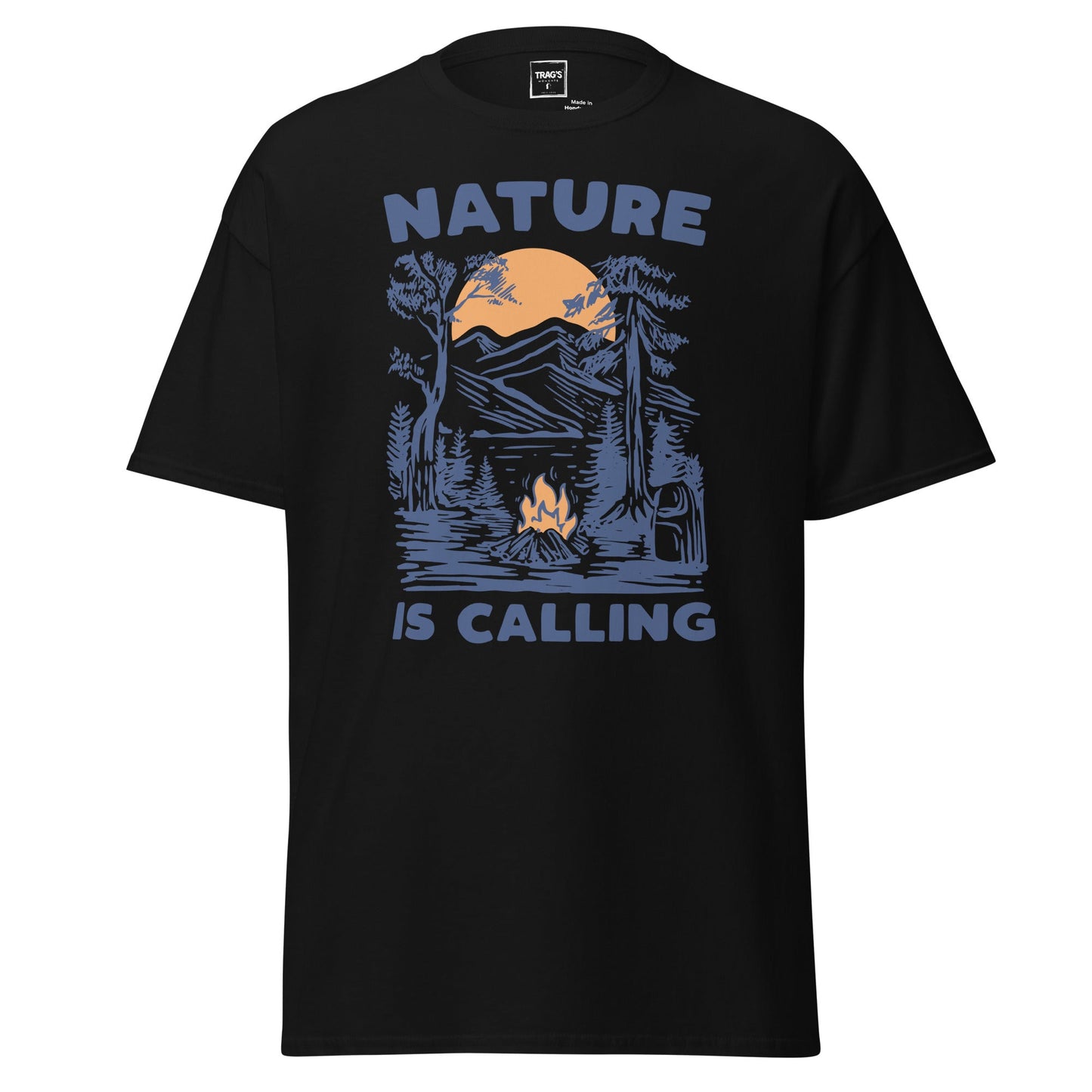 Outdoor T-Shirt „Nature is Calling“ – Classic Standard, Lagerfeuer & Berge