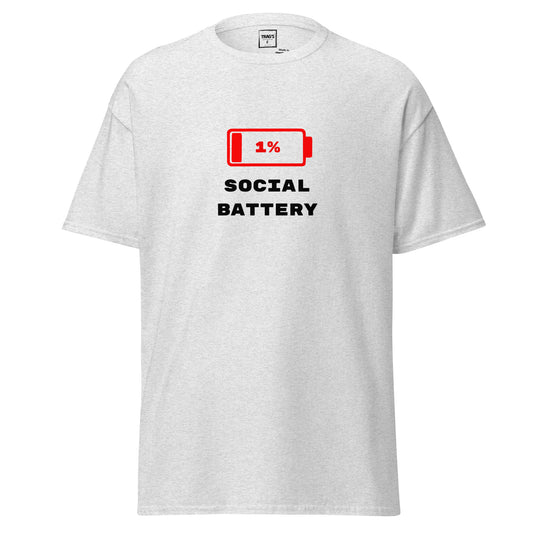 T-Shirt mit Spruch „1 % Social Battery“ – Classic Standard, rotes Batterie-Symbol