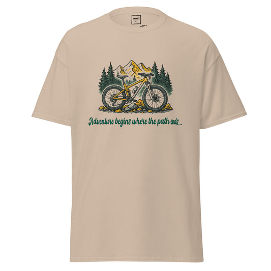 Outdoor T-Shirt mit Fahrrad & Bergen – „Adventure begins…“, Classic Standard
